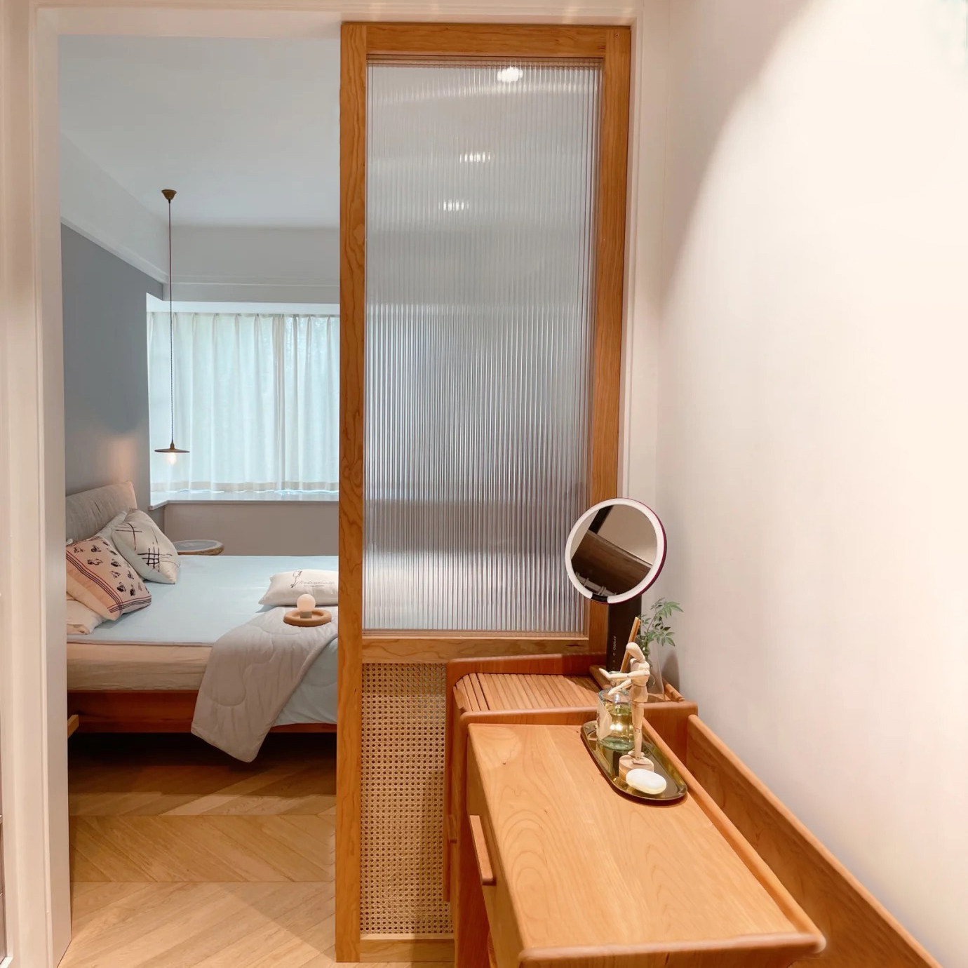 Japan-style rattan-made solid wood ultra-white Changhong glass partition living room minimalist log woven screen Xuanguan wooden grilles