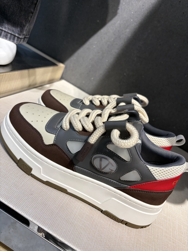 Zhuofanni Valentino Men's Shoes 2026 Spring and Summer New Color-Blocking Thick-Soled Sneakers Retro Casual Sports Shoes Trendy Brand