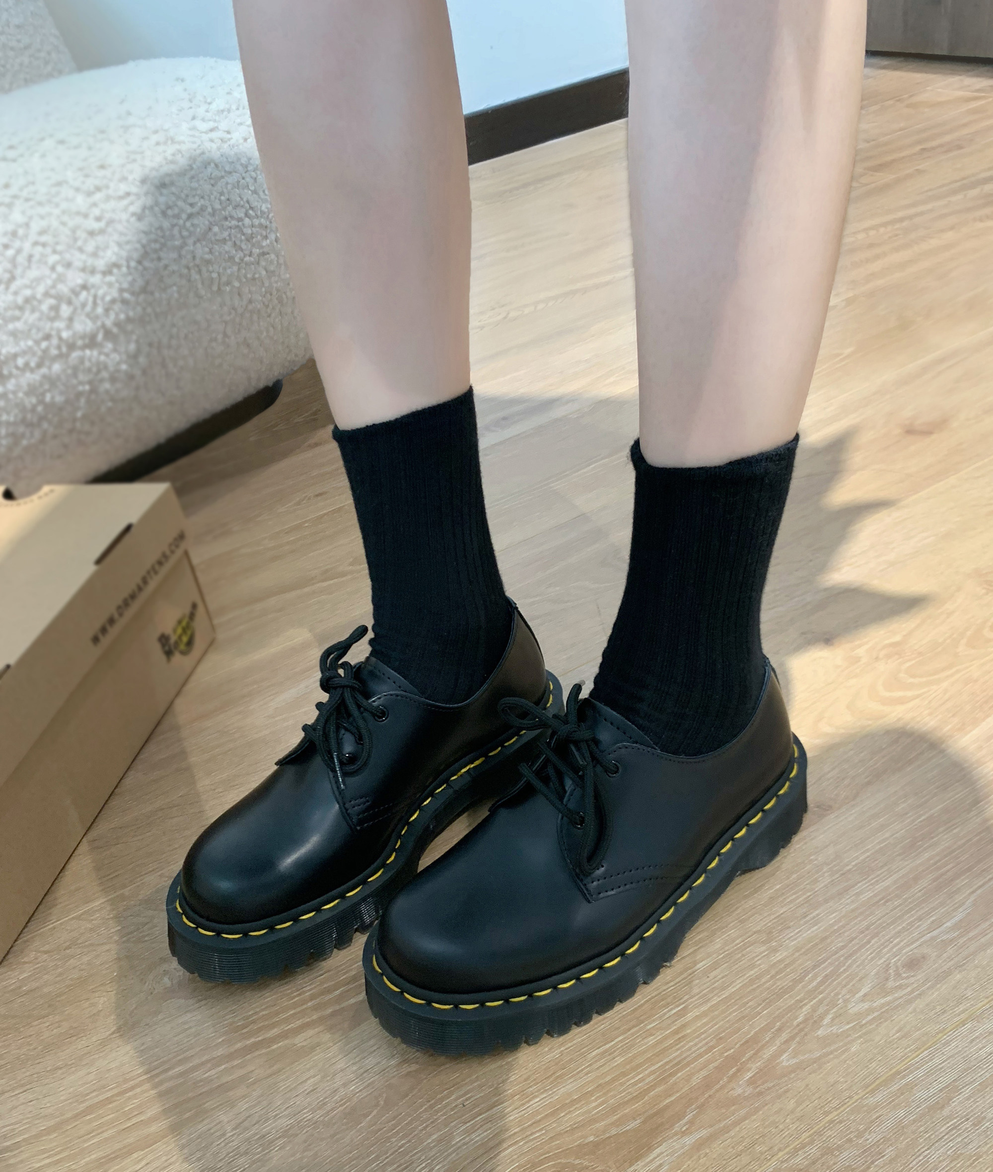 Power to power the same section 1461 thick bottom three holes Martin single shoes true Goodyear no glue no glue Inn small leather shoes