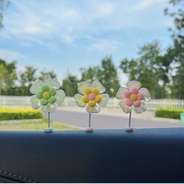 2024 ເຄື່ອງປະດັບລົດໃຫມ່ console car center console decorative ornaments cute healing fresh head flower ornaments