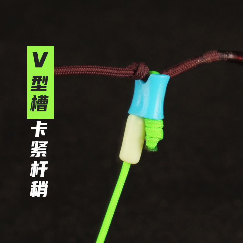 公然财经｜比脸还大！巨型吊牌已成产业链