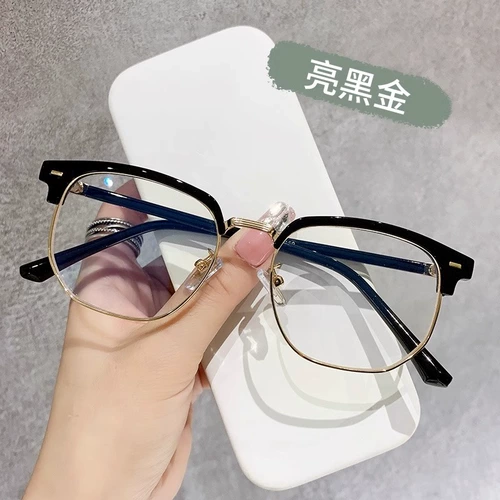 Половина рамки очков с миопией.