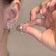 Starburst Bow 지르콘 귀 클립 여성 틈새 디자인 패션 귀걸이 기질 다목적 귀 구멍 없음 모기 구충제 디스크 Tassels
