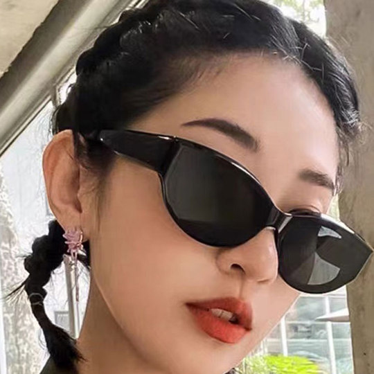 Retro hot girl cat-eye sunglasses for women with white frame and high-end ins2023 Internet celebrity small face personality sunglasses for men with round faces