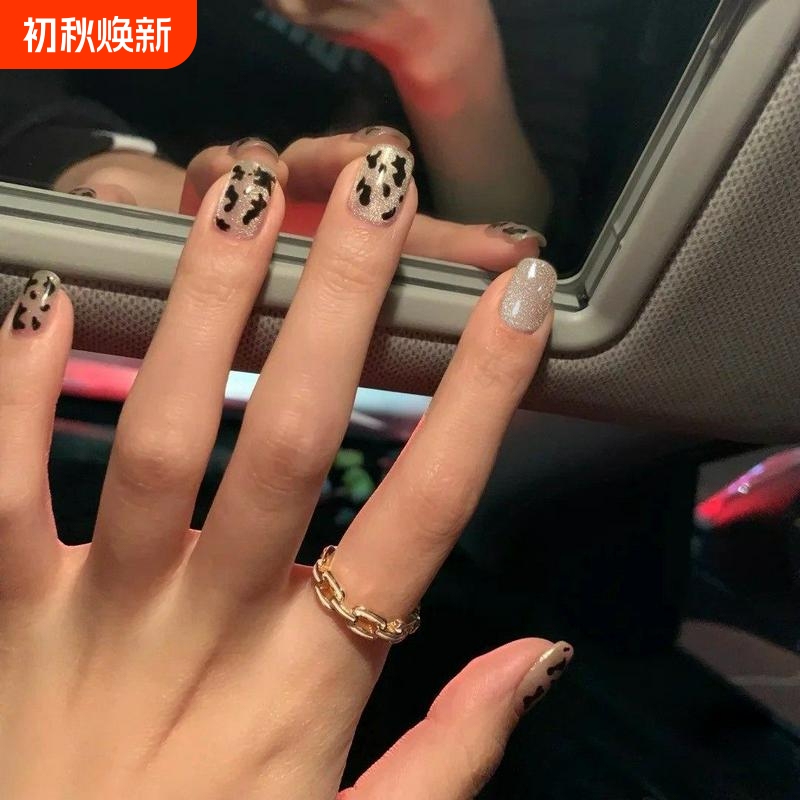 2026 New Style Kidsren's Manicure Wearable Nails, High-End Short Style, Simple Pearlescent Leopard Print, 24 Pieces of Fake Nail Patches