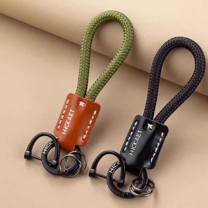 Simple and Exquisite Hand Rope Keychain Pendant for Couples, Car Chain Ring, Backpack Decoration, Small Metal Alloy Accessory