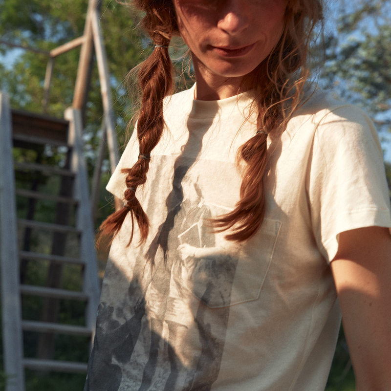 Juriho Origin｜Jane Goodall Archival Photo Print Vintage Grainy Brushed Fit Short-Sleeve T-Shirt
