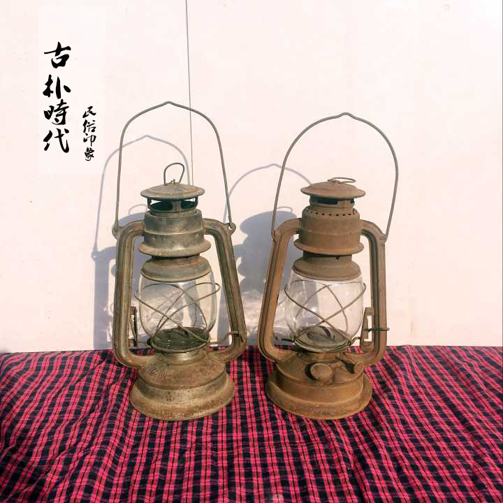 Old horse lamp Tin old kerosene lamp Hand lantern Old-fashioned lantern Old shade lamp Antique horse lamp folk nostalgia