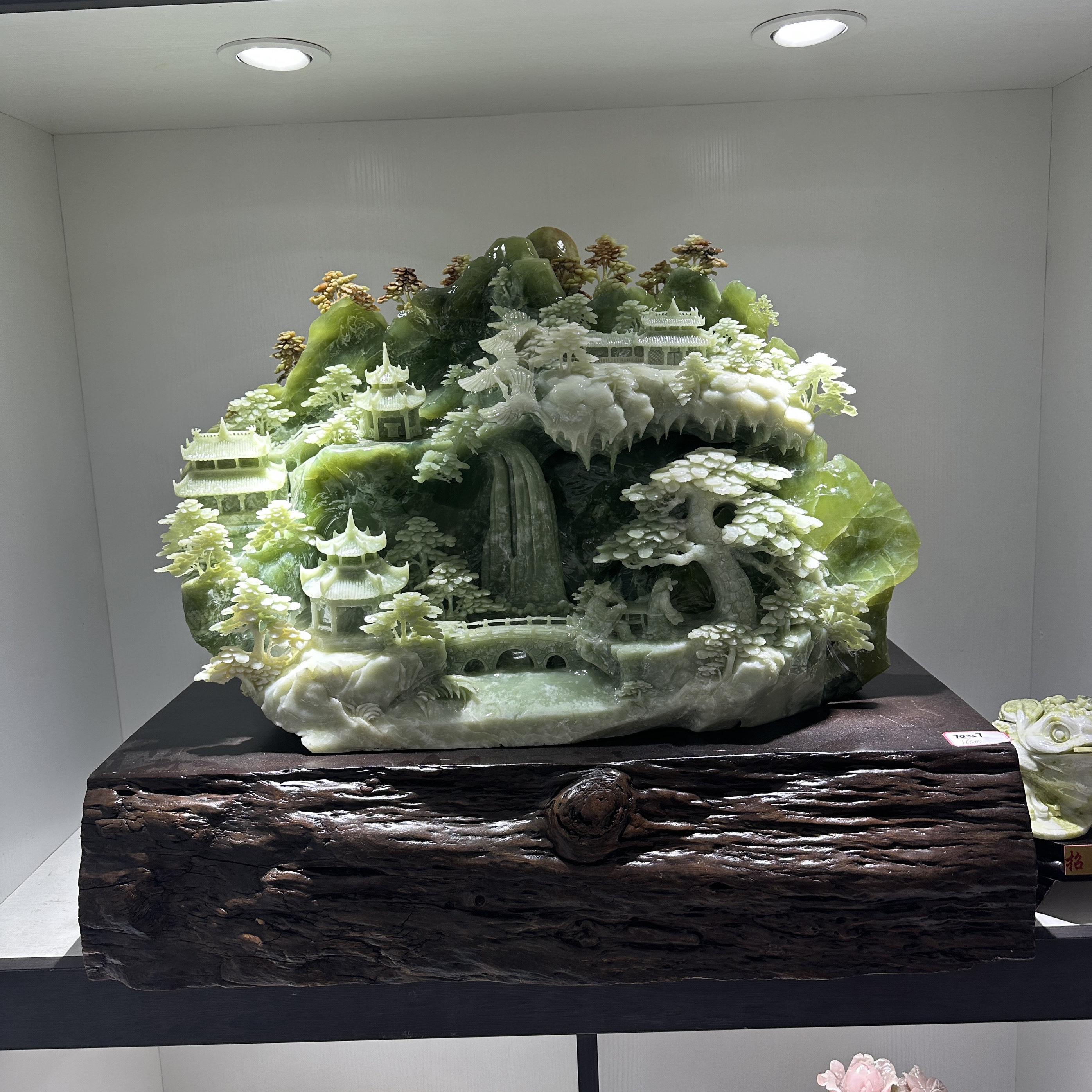 天然玉石岫玉摆件原石手工雕刻山水：东方美学的极致展现！-珠宝奇石