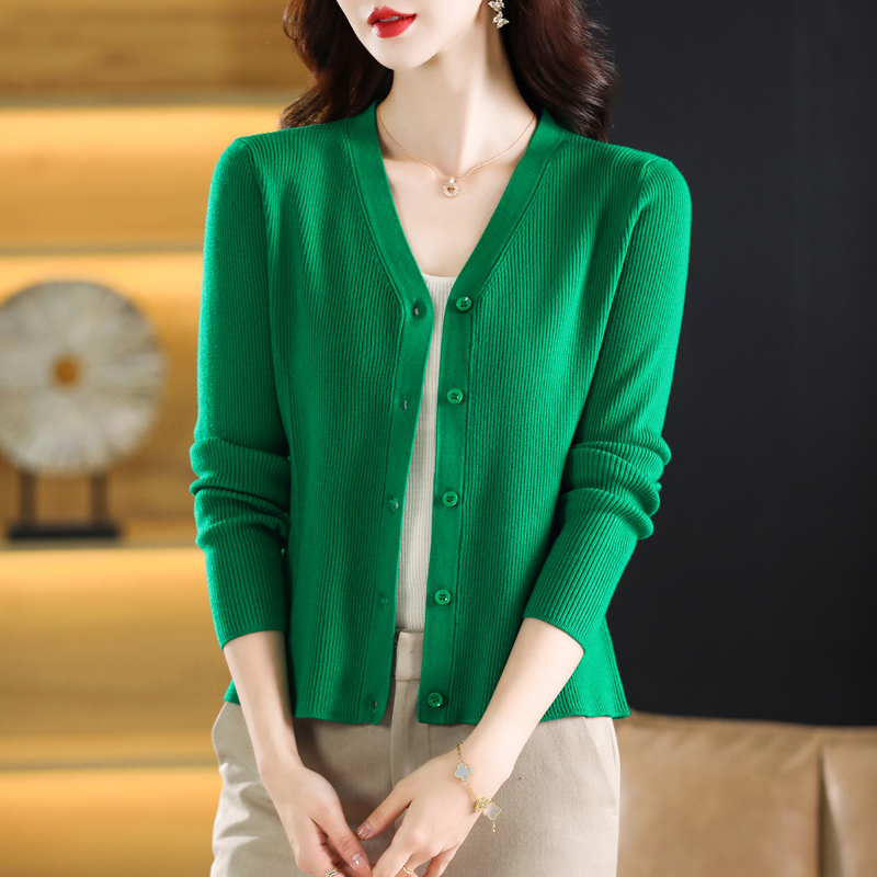 Women's Coat Spring and Autumn Women's Spring Clothing 2026 New Style Mom Short Cardigan Petite Green V-Neck Sweater
