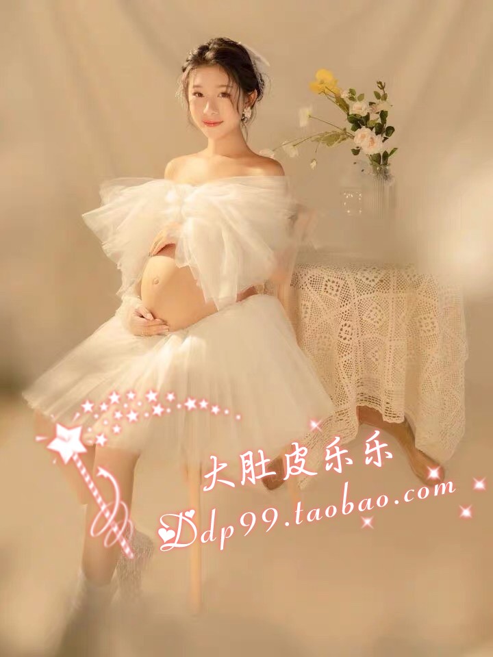 956 small frescoed pregnant woman Photography for a real clothing rental photo gallery to take a cute little surrogacy picture mommy photo dress