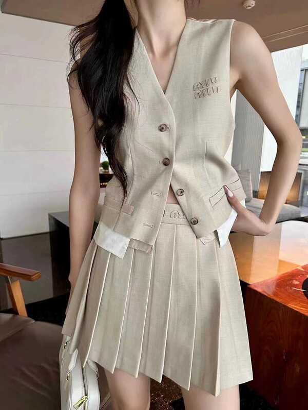 2026 Very Stylish Vest Set, Summer High-End Elegant Cool and Chic Sleeveless Tweed-Style Vest and Short Skirt Two-Piece Set 2026 Very Stylish Vest Set, Summer High-End Elegant Cool and Chic Sleeveless Tweed-Style Vest and Short Skirt Two-Piece Set