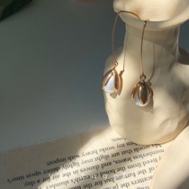 Pearl Desert Gentle Bud Vintage Golden Petals Court oil painting Pearl bud earrings ear clip