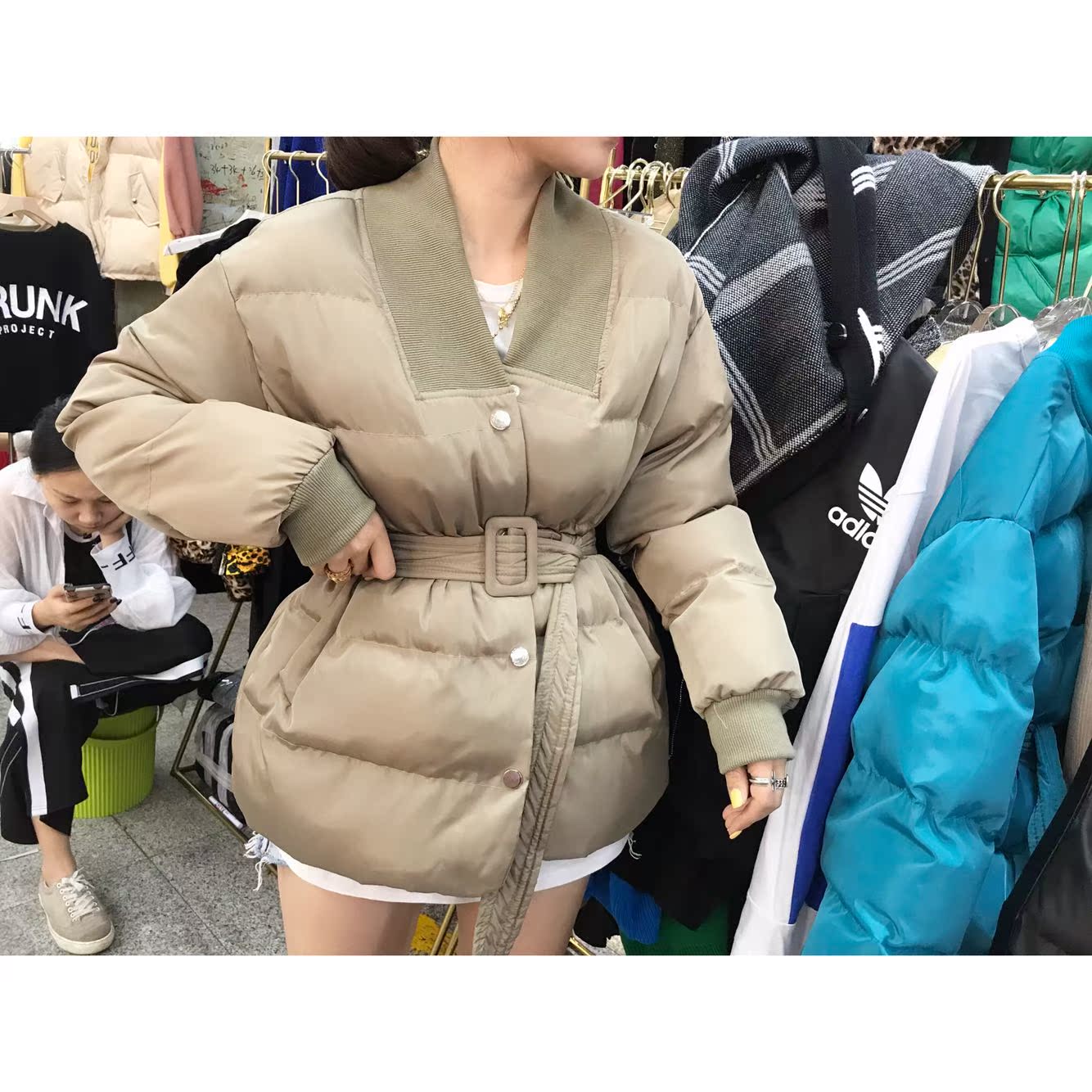 Six2018 mùa đông phiên bản Hàn Quốc của cổ áo dệt kim lỏng màu tie sang trọng dày xuống áo khoác cotton quần áo bánh mì quần áo nữ áo phao bomber nữ