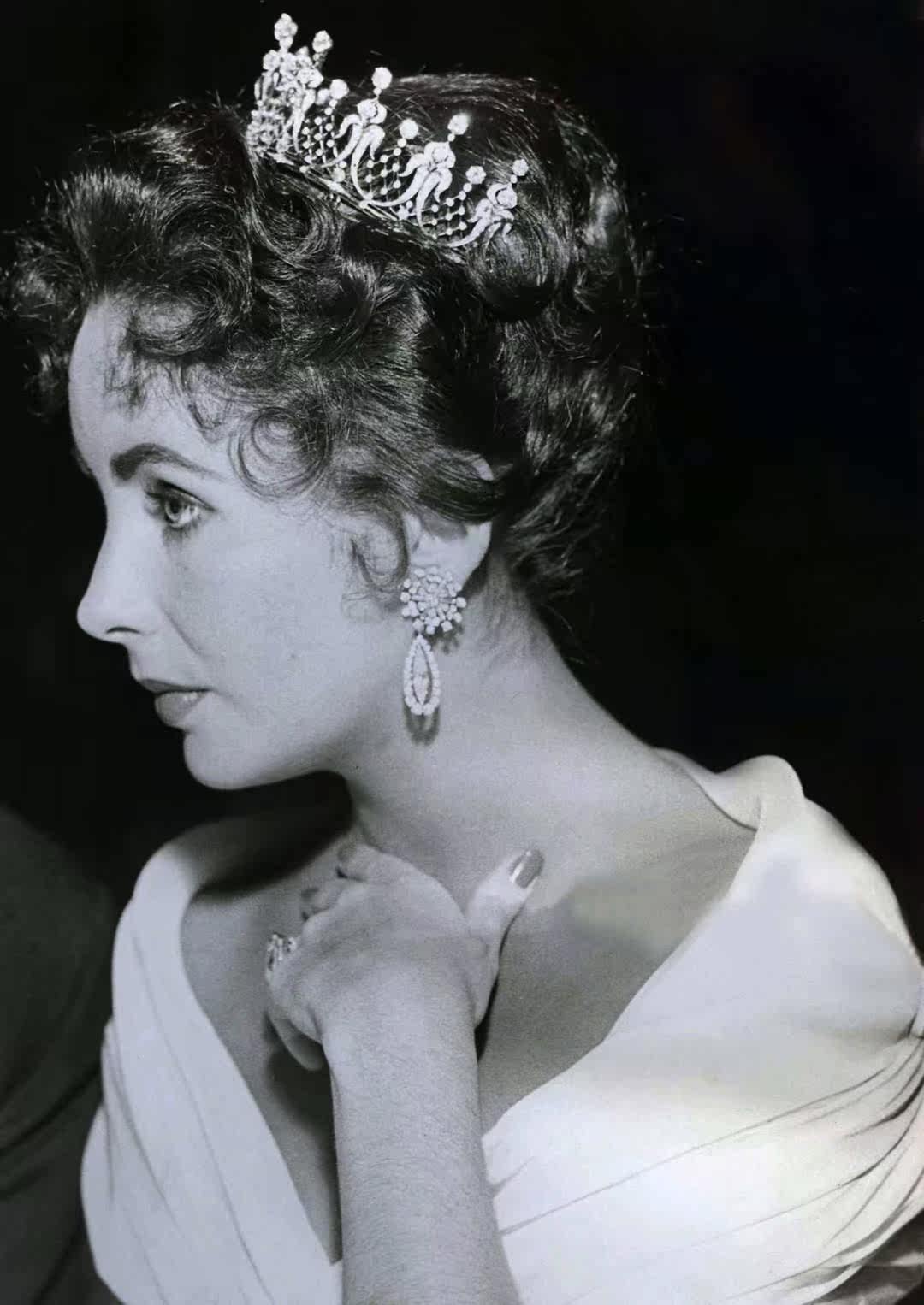 Другие настраиваемые украшения 欧洲明星伊丽莎白泰勒同款白金皇冠高端新娘婚礼头饰锆石王冠生日 Doreen