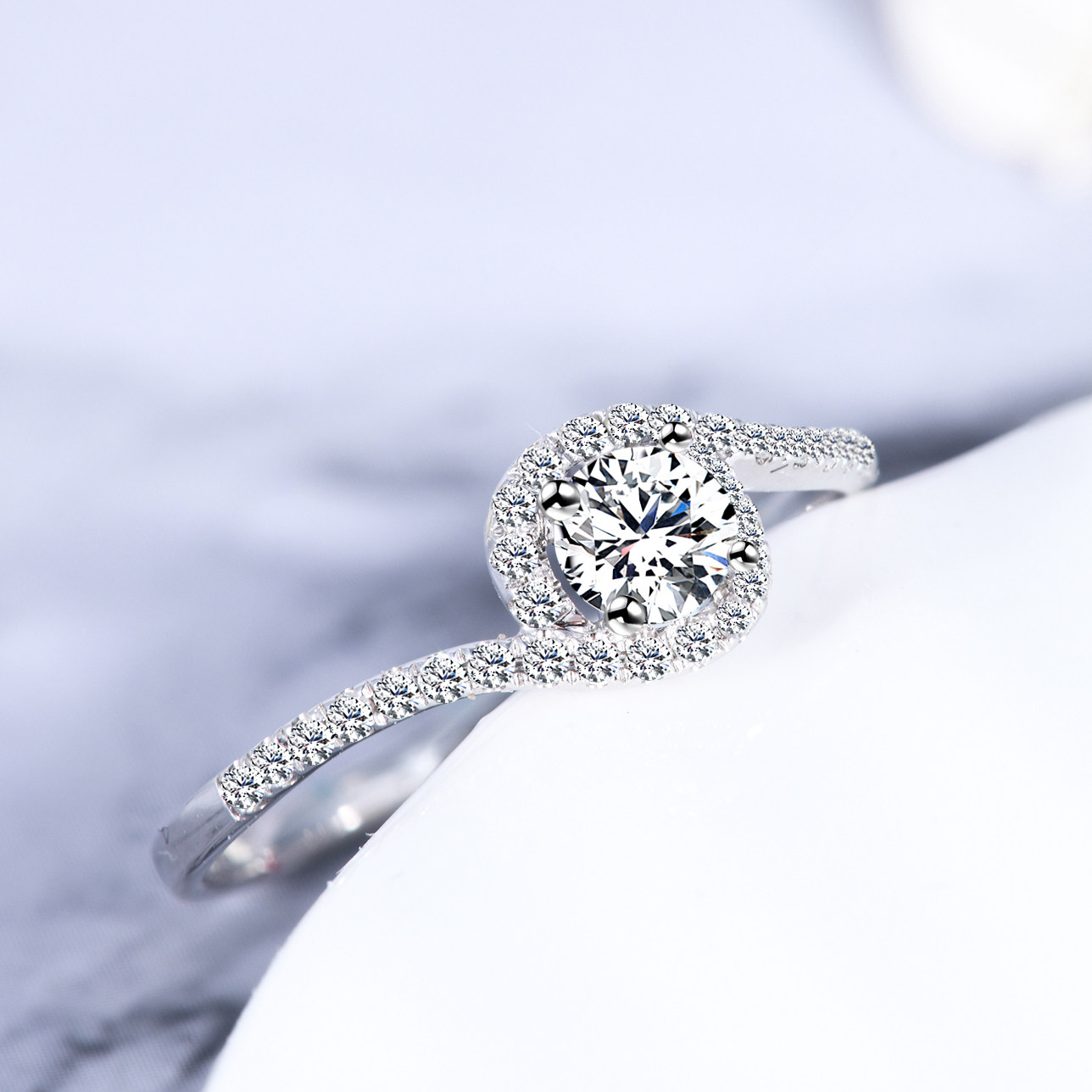 18K Platinum Diamond Ring Female Diamond Ring Custom Platinum GIA One Clawed wedding engagement ring Twist Arm Extravagant