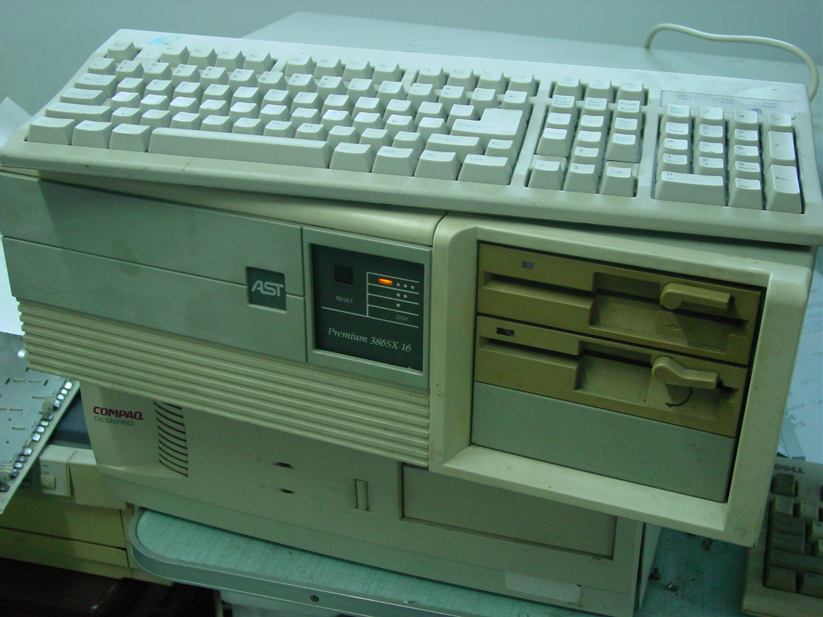 Antique computer Old computer AST 386SX 16 386 computer 42M hard drive 386CPU