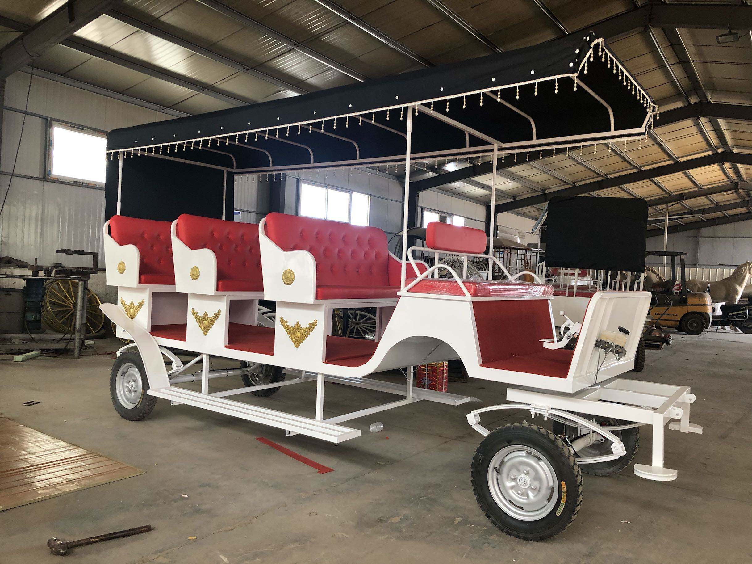 New products European-style retro scenic area Passenger Sightseeing Wagons Wedding and TV props Three rows of sightseeing wagons can be converted to electric