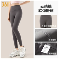 Темно -серой