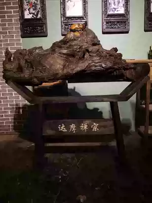 Ebony red Tsubaki wood Dharma Buddha statue Guanyin Guan Gong Maitreya Buddha living room entrance large root carving wood carving craft decoration