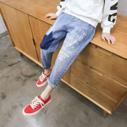 Chàng trai quần jeans mùa xuân và mùa thu printpants trẻ em 2020 mới mùa xuân váy trẻ em Hàn Quốc phiên bản của quần mồ hôi thông thường.