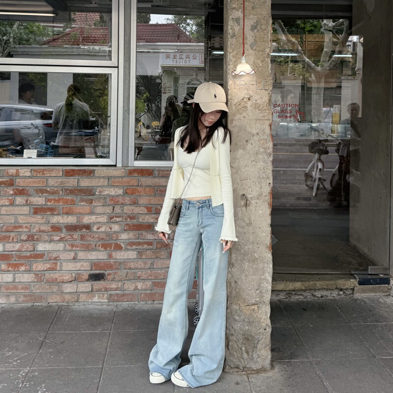 7Ken Retro Ice Blue Low-Waisted Bootcut Jeans for Women with Drapedy Straight Legs, Slimming Look and Leg-Lengthening, Versatile Floor-Length Pants