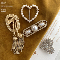 Black face black shop holding wedding Pearl Baroque brooch