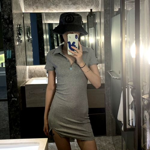 Летнее трикотажное платье, (в наличии на складе), короткий рукав, воротник поло, в обтяжку