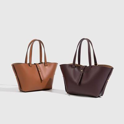 The 2026 summer new stylish and versatile single-shoulder crossbody bag is a high-end, retro and niche design handbag for women