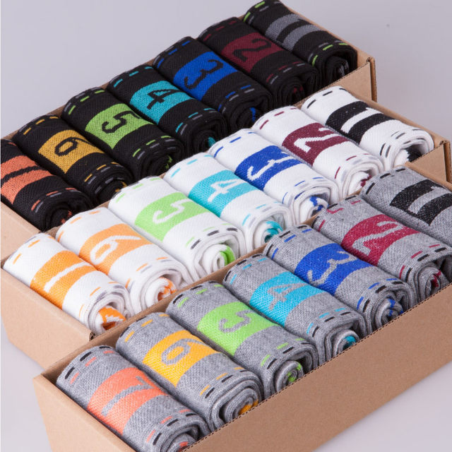 ດູໃບໄມ້ລົ່ນຂອງຜູ້ຊາຍແລະແມ່ຍິງເຈັດມື້ socks polyester ຝ້າຍຝ້າຍສີ່ລະດູການກິລາກາງ calf socks sweat-absorbent ຖົງຕີນສີຂາວເຈັດມື້ຕໍ່ອາທິດ sock gift box