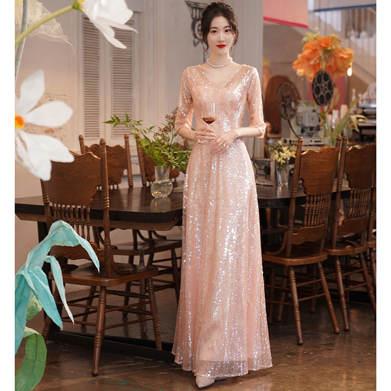High-End Plus-Size Evening Dress for Women, Suitable for Adult Ceremonies, Makes Plus-Size Women Look Slimmer, with a Sophisticated Feel, Sequined, for Annual Meetings, Host Performances, and Banquets