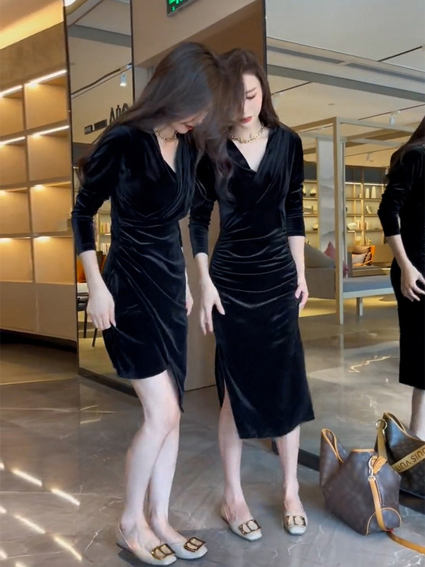 Black High-End European Velvet Dress, New Long-Sleeved French Hepburn Style Classy Dress for Women in Autumn and Winter