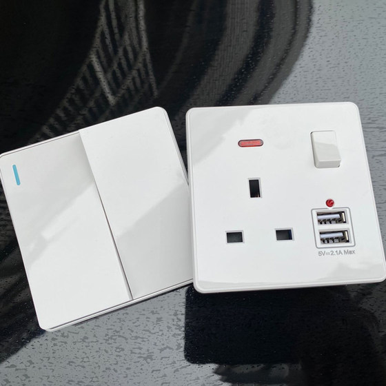 Hong Kong and Macau version of the United Kingdom 13A socket with Typec+USB fast charge British square foot socket electric panel type 86