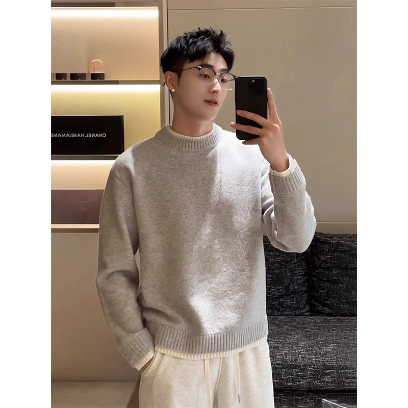 Light Gray American-Style Crew Neck Sweater for Men, Winter Warm Inner Layer, Loose and Casual Knit Top, Regular Shoulder Jacket