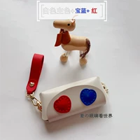 Белые красные и синие сердечки белые