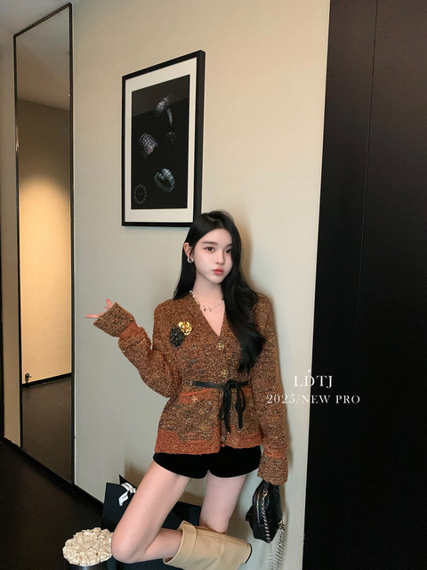 Ldtj High-End Custom-Made Cardigan with a Starry Pattern, Autumn Style, Chanel-Inspired, Heavy Sequin Embellishments, Horse Hoof Sleeves, V-Neck, Knitted Cardigan for Women