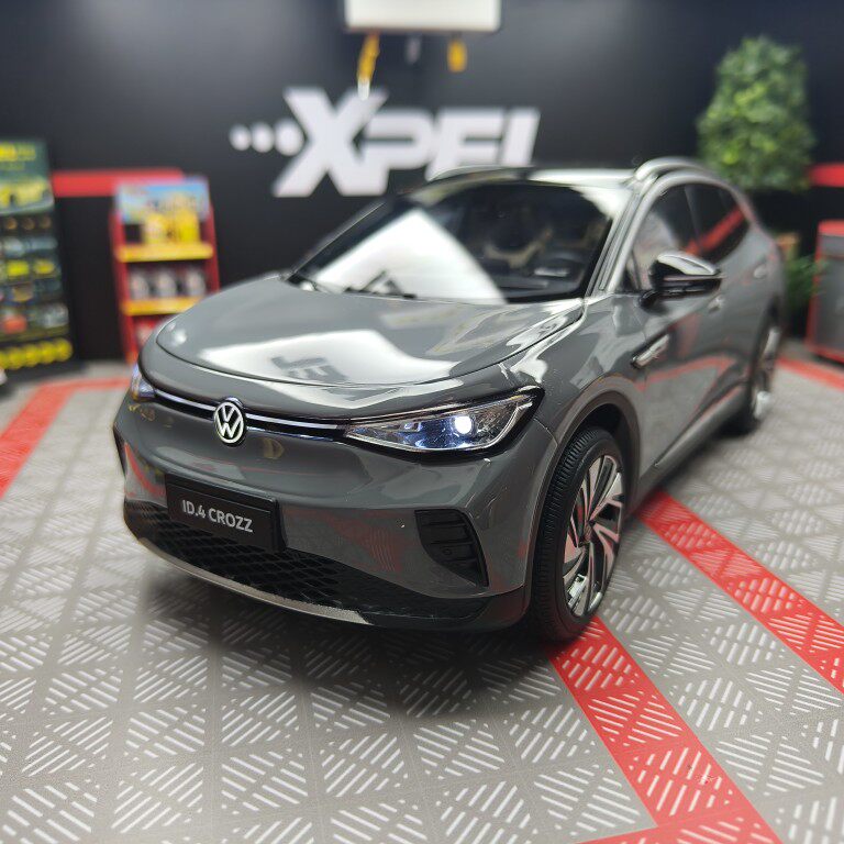 FAWフォルクスワーゲン ID4 CROZZ オリジナルファクトリーモデル 1:18 ディーゼル フルオープンドア オリジナルライト コレクターズアイテム ディスプレイアイテム