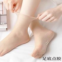 Cool new style seamless invisible stockings for summer. Breathable and wear-resistant. Versatile with various styles of shoes.