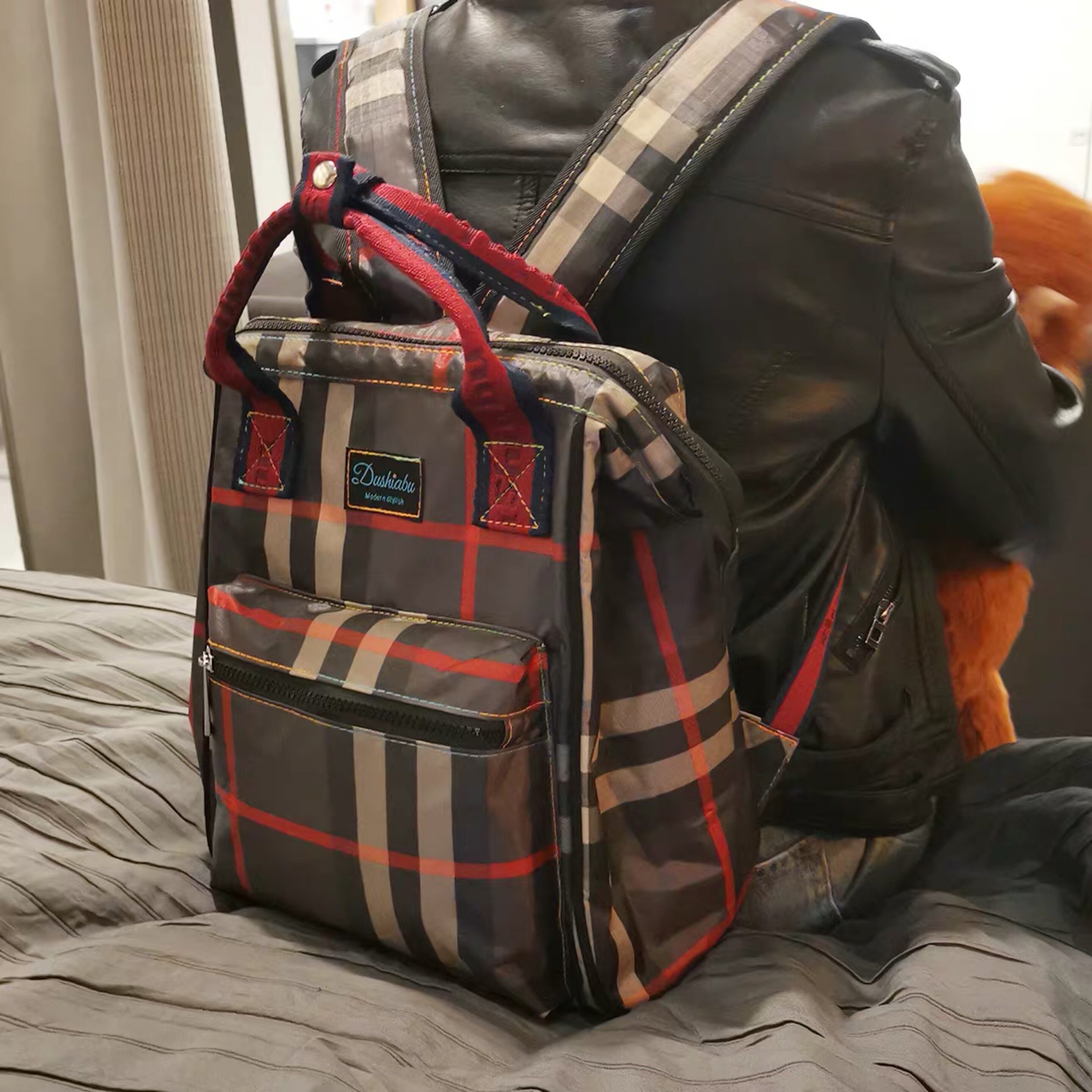 Fashionable and lightweight backpack mummy bag multi-purpose mother and baby bag waterproof tote bag large-capacity work with lunch box