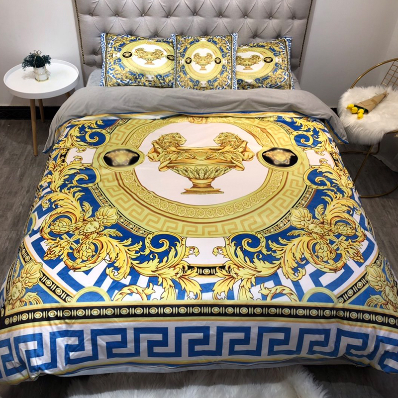 # New #European luxury Medusa autumn cow milk stained warm and thick printed plate room bedding four pieces