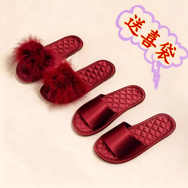 The Bride and Groom's Wedding Slippers, Men's and Women's Satin Festive Red Pair of Furry Spring and Summer Couple's Slippers for All Seasons