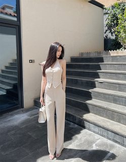 The fabric is Xiaoxue’s custom linen draped suit