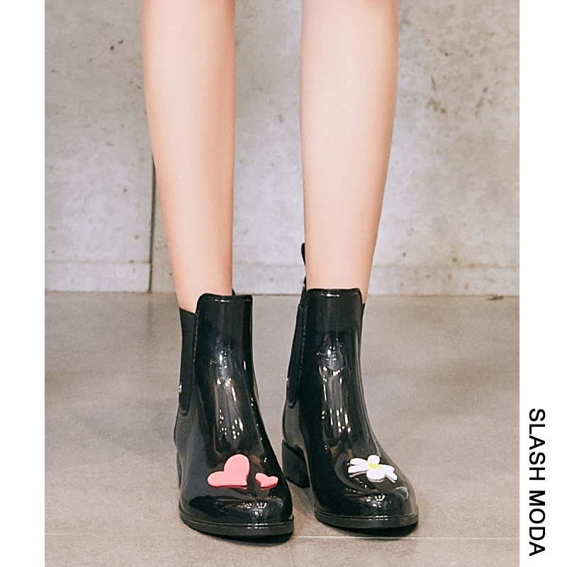 SLMA Daisy Fashion Chelsea Jelly Rain Boots Phụ nữ dành cho người lớn Ống ngắn Giày nước Hàn Quốc Giày cao su không thấm nước Giày đi mưa Chống trượt - Rainshoes