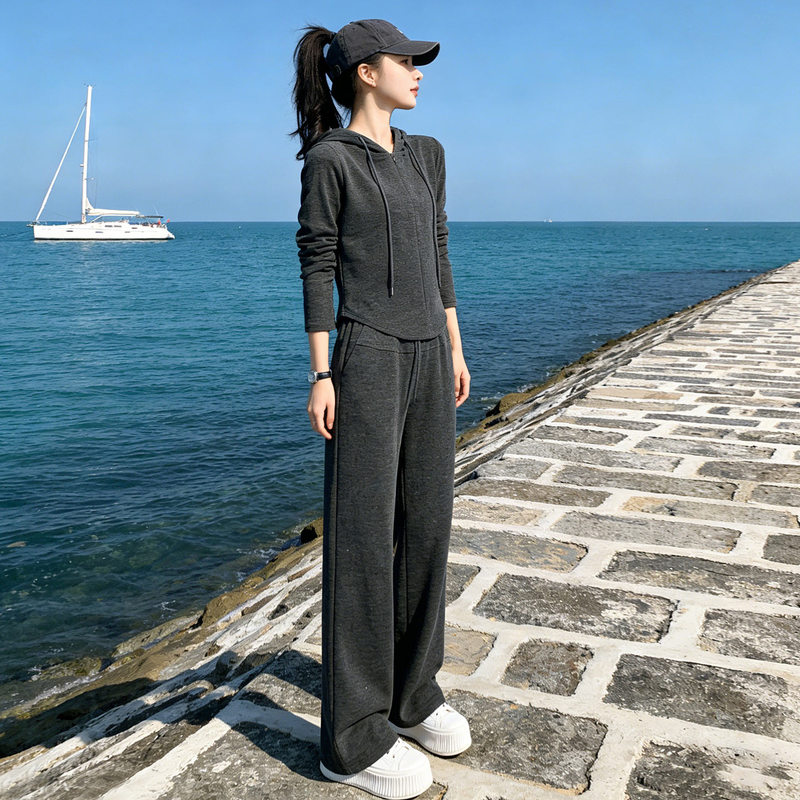 Light Luxury Gray Unique and Stylish Casual Sports Suit for Women, Spring and Summer Slim-Fit Hooded Two-Piece Set