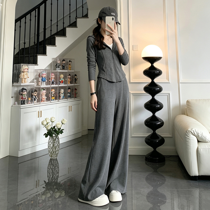 Casual and Stylish Korean-Style Outfit, a Complete Set That Slims the Figure, Gray Hooded Cardigan and Wide-Leg Pants Two-Piece Set for Early Autumn Casual and Stylish Korean-Style Outfit, a Complete Set That Slims the Figure, Gray Hooded Cardigan and Wide-Leg Pants Two-Piece Set for Early Autumn