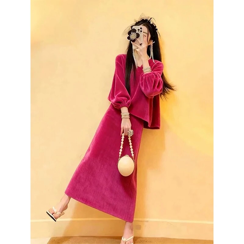 Early Autumn Outfit Set with a High-End Feel, Chanel-Style Rose-Red Corduroy Shirt and Skirt Set for Petite Women Early Autumn Outfit Set with a High-End Feel, Chanel-Style Rose-Red Corduroy Shirt and Skirt Set for Petite Women
