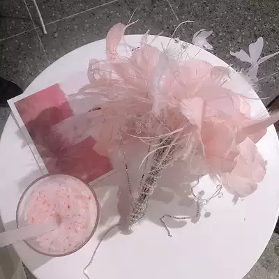 Xiaohongshu with the same high-end wedding pink girl heart feather custom hand bouquet Bride wedding bridesmaid bouquet