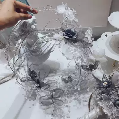 Hand carrying smoke gray transparent crystal feather wreath forever flower diy handmade wedding bride holding flower pinky22