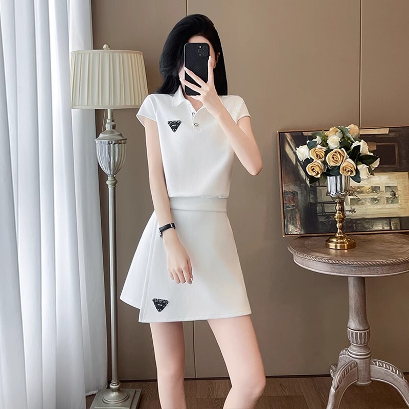 European Style White Casual Sports Suit for Women 2026 New Summer Fashion Age-Reducing V-Neck Short Skirt Pants Two-Piece Set