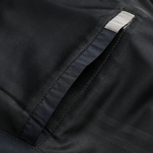 Тонкая осенняя куртка для отдыха с капюшоном